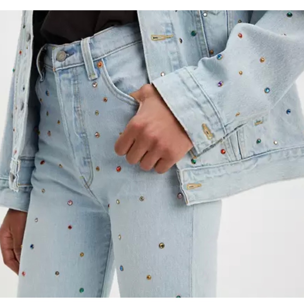 ISO *not selling* Levi’s studded Ribcage jeans - Picture 2 of 2